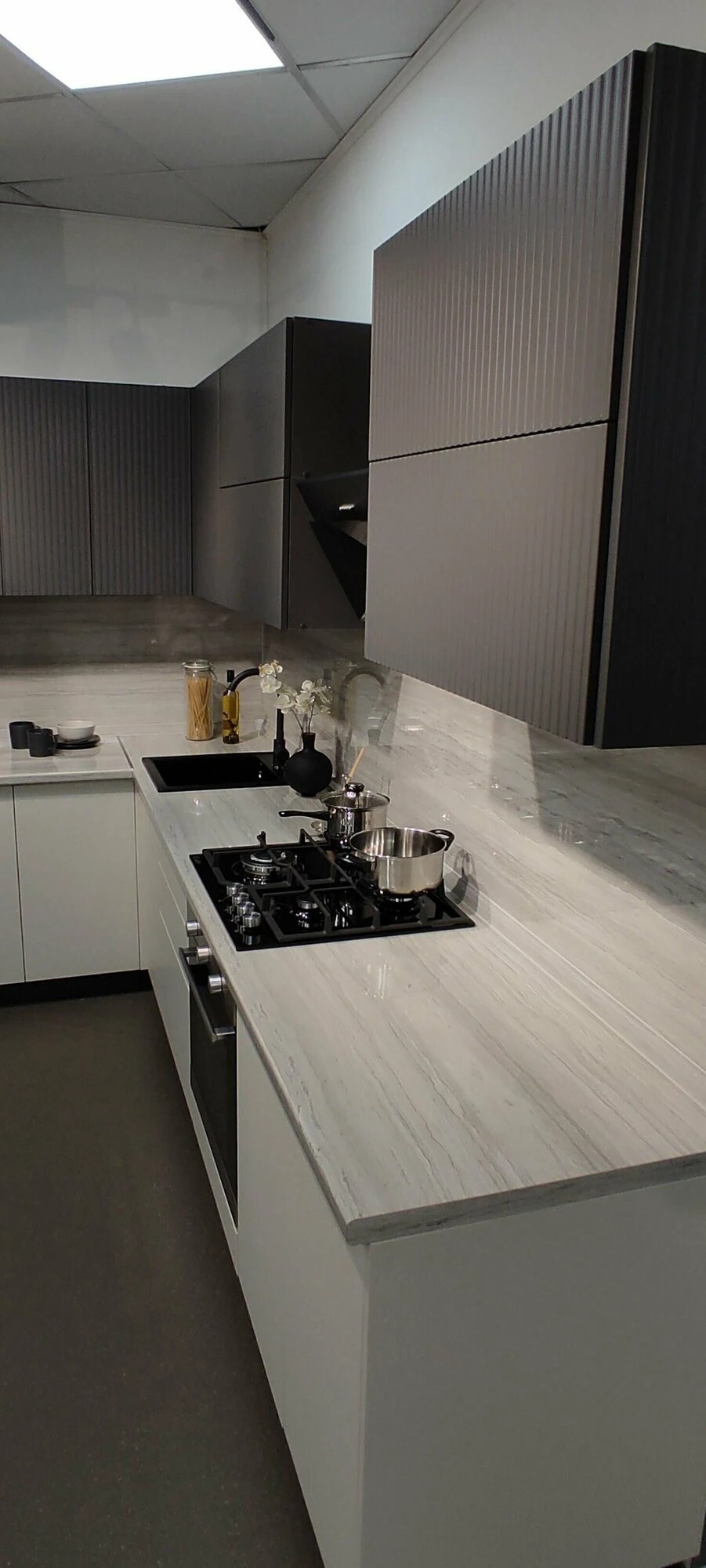 Готовый кухонный гарнитур без столешницы кухня угловая Евро Лайн-05 2140*1400,2400*600 Белый, Антрацит